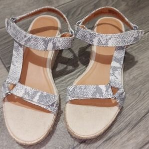 Universal Thread Women's wedge sandals